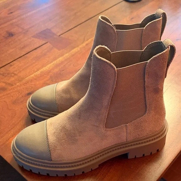 Women’s Suede Chelsea Boots - Tan - Picture 2 of 7